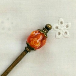 オレンジのバラのとんぼ玉のかんざし(ホルダーかんざし) 1枚目の画像