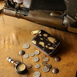 【永久無料保証】イタリア生まれの毛付き牛革。　チョコ×ゴールド　コインケース　小銭入れ　手染め 1枚目の画像