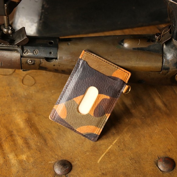 【永久免費保修】迷彩皮革橙色通行證由意大利 La Perla Azzurra 製造 定期插入 第1張的照片