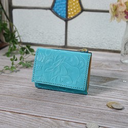 [永久免費保修] 柔美優雅古典玫瑰壓紋牛皮藍色三折錢包♪ 第1張的照片