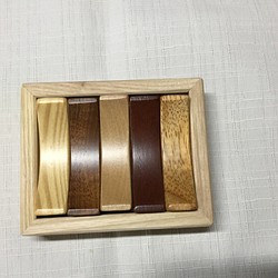 箸置き…色の違う５種類の木　ケース付き 1枚目の画像