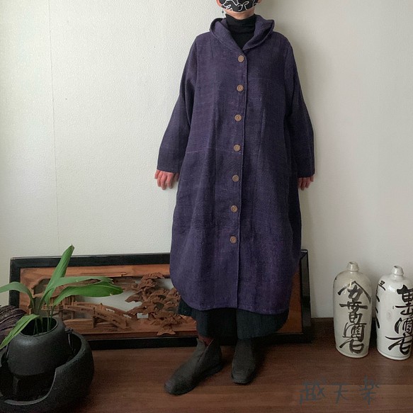 フード風襟の手織り綿バルーンコート　この秋冬、嵐山のお店で一番人気で裾切り替えもキュートなコート　紫絣 1枚目の画像