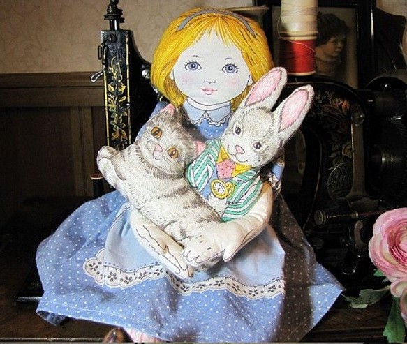 アンティーク 不思議の国のアリス ソフトプリント人形【うさぎ・チシャ猫付き】 布人形 1枚目の画像
