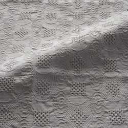 綿100％　遠州織物「太番手スラブ糸　ぐるぐる蜂巣ジャガード　タンブラー加工」グレー 1枚目の画像