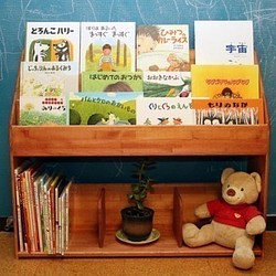 絵本棚 E Bookshelf 無塗装 本棚 絵本棚 マガジンラック Happymondayfurniture 通販 Creema クリーマ ハンドメイド 手作り クラフト作品の販売サイト