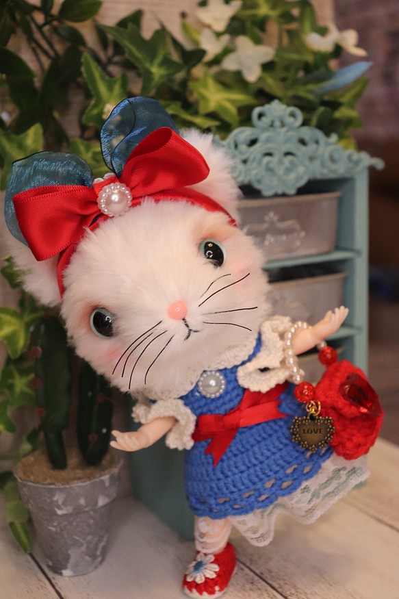 創作ドール　可動ボディ　　白猫ちゃん　人形　編みぐるみ　ブライス　友達ブライスウイッグ