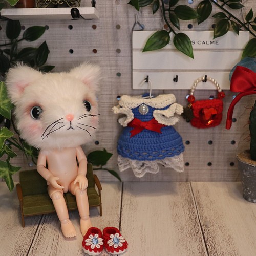 創作ドール　可動ボディ　　白猫ちゃん　人形　編みぐるみ　ブライス　友達