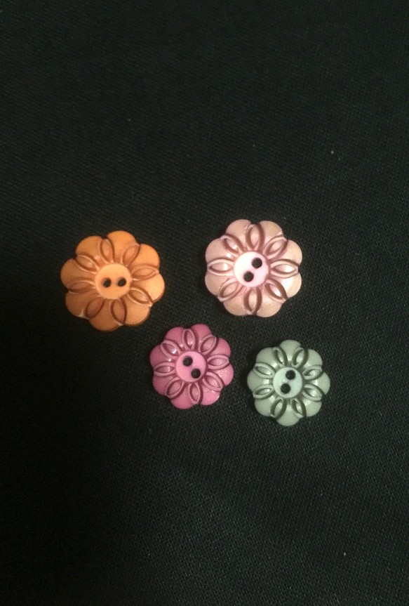 ヴィンテージボタン color flower 4piece 1枚目の画像