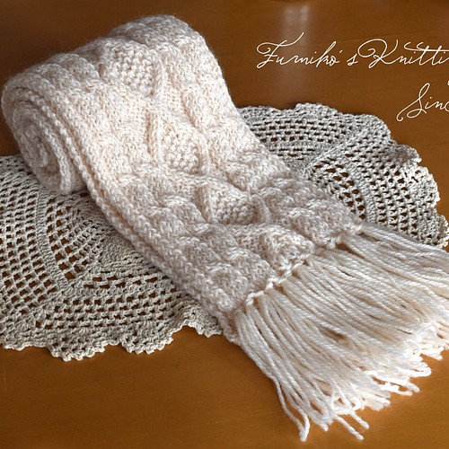 純毛ウール100% アラン模様の手編みマフラー オフホワイト 生成