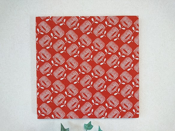 赤いブロック花模様のファブリックパネル 30cm 1枚目の画像