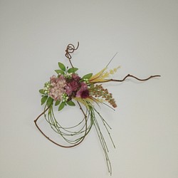 紫陽花とカーネーションのバインスワッグ 1枚目の画像