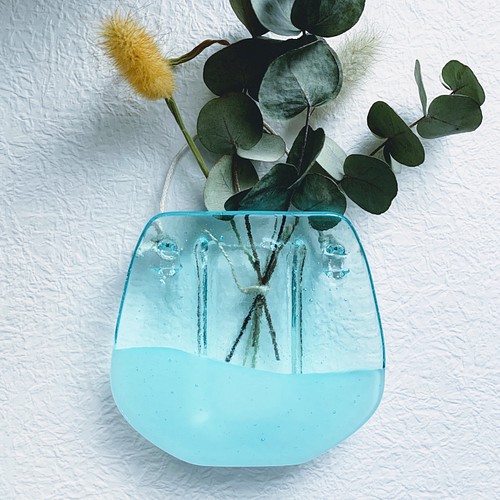 Wall Art Vase 水面のアクアブルー ガラスの壁掛け花瓶 一輪挿し 花瓶 花器 Crispy Glass 通販 Creema クリーマ ハンドメイド 手作り クラフト作品の販売サイト