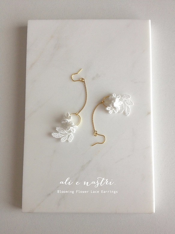 盛開的花朵蕾絲耳環 ~Lustrini~ 第1張的照片