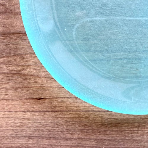 新緑を映す水たまり 丸いガラス皿 青緑色 食器 お皿 皿 プレート H 通販 Creema クリーマ ハンドメイド 手作り クラフト作品の販売サイト