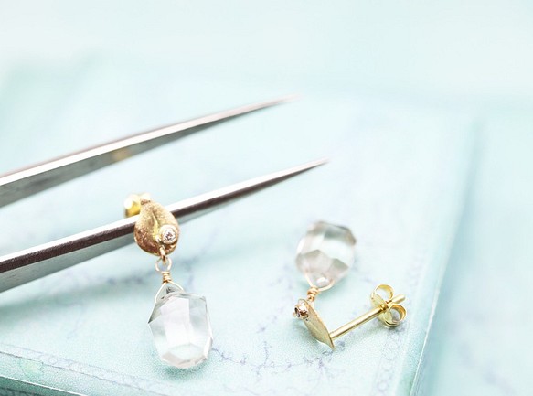 18K diamonds & green Amethyst stud earrings・雫・ 1枚目の画像