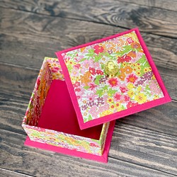 リバティ♡ビビットピンクの小箱 1枚目の画像