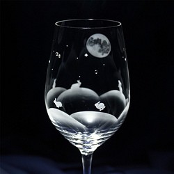 【月夜が楽しいうさぎたち / ワイングラス】うさぎモチーフのワイングラス 2023年 卯年　★名入れ加工対応品（有料） 5枚目の画像