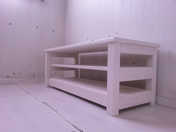 無垢材で造る家具　アンティーク風　ナチュラルテイスト　棚　ラック　ＴＶボード　テレビボード 白色　ホワイト　オーダー可 1枚目の画像