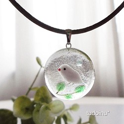 小鳥　ガラス　ネックレス 　ペンダント　チョーカー　文鳥　小ぶり　鳥 1枚目の画像