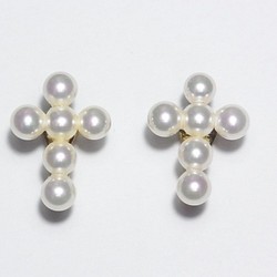 貝殼珍珠十字圖案夾式耳環 第1張的照片