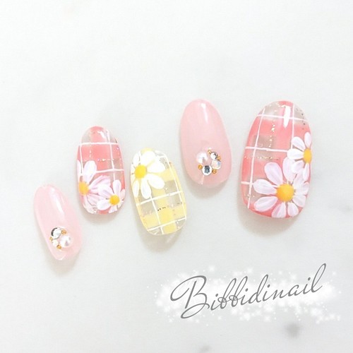 フラワー 花 チェック ギンガムチェック ピンク イエロー ホワイト キラキラ 春 夏 ネイルチップ ネイルシール Nailtipshop Bibbidi 通販 Creema クリーマ ハンドメイド 手作り クラフト作品の販売サイト