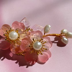 硝子花のヘアクリップ　ハート形花びらの桜二輪 1枚目の画像