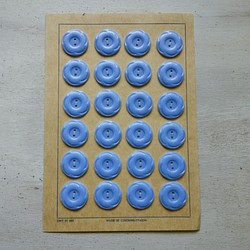 チェコスロバキア製 ヴィンテージ ブルーのプラスチックボタン 21.5mm (3個) 1枚目の画像