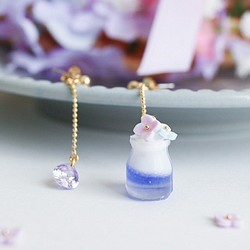紫陽花ミルクプリンのミニチュアピアス/イヤリング 1枚目の画像
