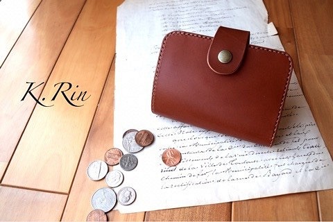 【受注制作】シンプルデザインの2つ折り財布 1枚目の画像
