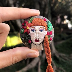 冬天的小姐手刺繍胸針 girl hand embroidery brooch 第1張的照片
