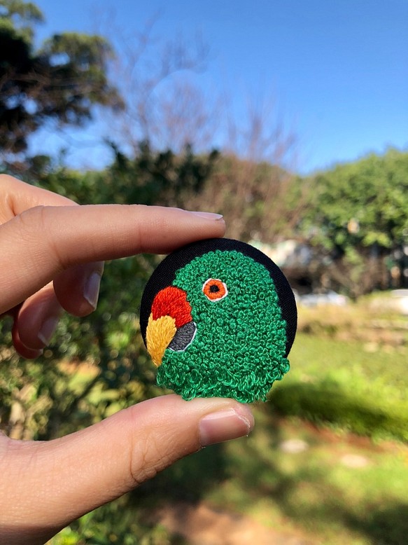緑色的鳥手刺繍胸針 green bird hand embroidery brooch 第1張的照片