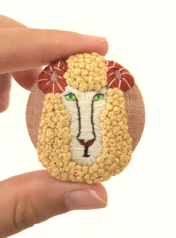 羊手刺繍胸針 sheep hand embroidery brooch 第1張的照片