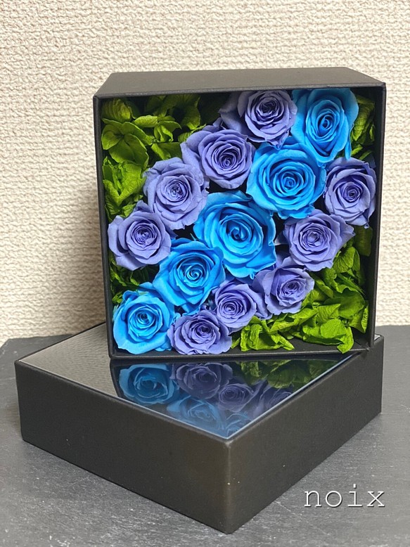 青と紫の薔薇フラワーボックス フラワー リース Noix Floral Design 通販 Creema クリーマ ハンドメイド 手作り クラフト作品の販売サイト