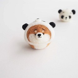 【受注製作】なりきりパンダのまゆ柴犬(赤柴・黒柴・白柴)  羊毛フェルト 1枚目の画像