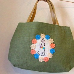 平板亞麻材質手提包＊花花和兔子刺繡圖案D 第1張的照片