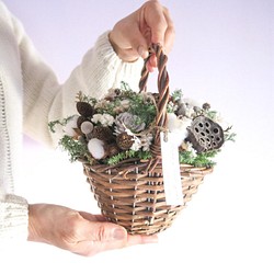 (冬の新作）white Christmas basket　クリスマス　ドライフラワー　リース 1枚目の画像