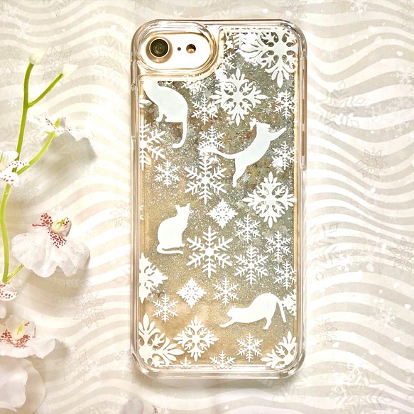 Iphoneスマホケース キラキラグリッターケース 雪ねこ スマホケース カバー Lily Craft 通販 Creema クリーマ ハンドメイド 手作り クラフト作品の販売サイト