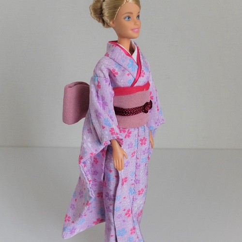 バービー人形 手作りの着物セット 振り袖 薄紫系 (バービー人形本体付 