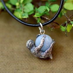 Sloth ball pendant aquamarine leather cord necklace 第1張的照片