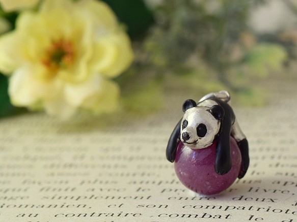 Panda ball pendant Ruby leather cord necklace 第1張的照片