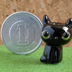 とんぼ玉の黒猫(黄目) A 1枚目の画像