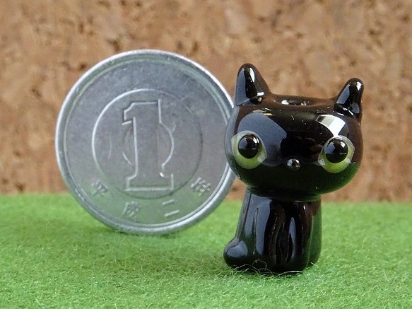 とんぼ玉の黒猫(黄目) A 1枚目の画像