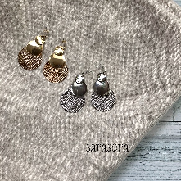 silver or gold 3coins earrings 1枚目の画像