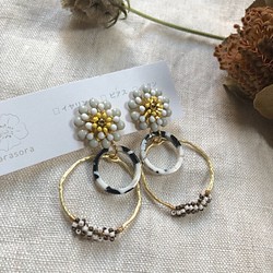 flower ×2hoops earrings 1枚目の画像