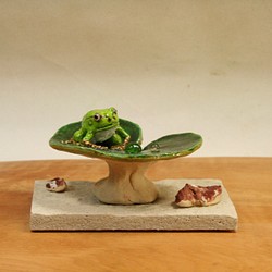 アマガエル（ふき/一匹型）陶芸作品 置物（カエル 陶 フギュア） 立体・オブジェ やすだ陶工芸・yasudakk 通販｜Creema(クリーマ)  10976949