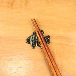 イシダイ 箸置き（小）・陶芸作品（陶 さかな） 1枚目の画像