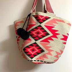 コロンビア発Wayuu 手編みトートバッグ XL　ベージュxピンク 1枚目の画像