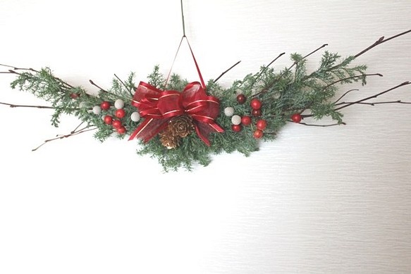 【一点もの】小枝とヒムロ杉のクリスマススワッグ 1枚目の画像
