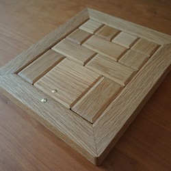 木のパズル『箱入り娘』：ホワイトオーク無垢材 1枚目の画像