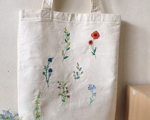 草花の刺繍のトートバッグ トートバッグ Petit truc プティ トゥルック